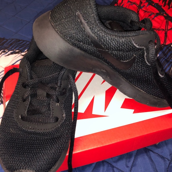 Boys sneakers Nike 11 size - Picture 2 of 4